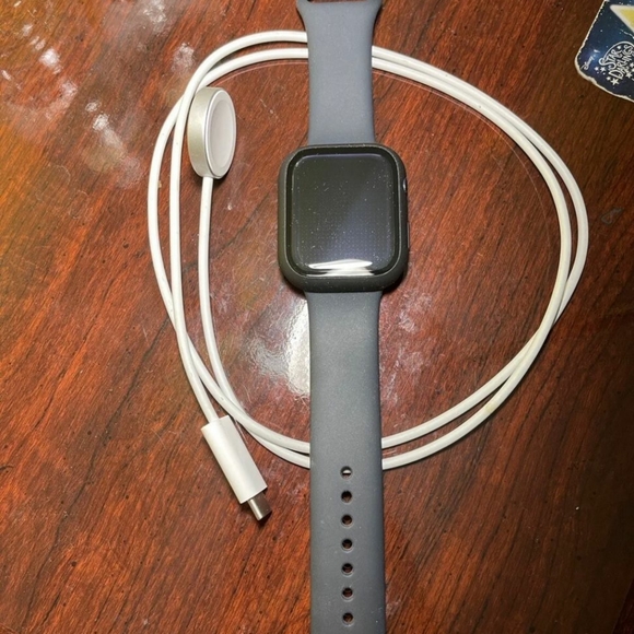 Apple Watch Series 7 45mm Aluminum Case with Sport Band - Midnight, Regular (GPS - Picture 3 of 3